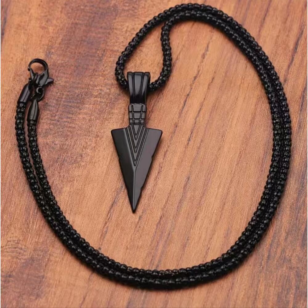 Black arrow point rolo box chain pendant necklace
